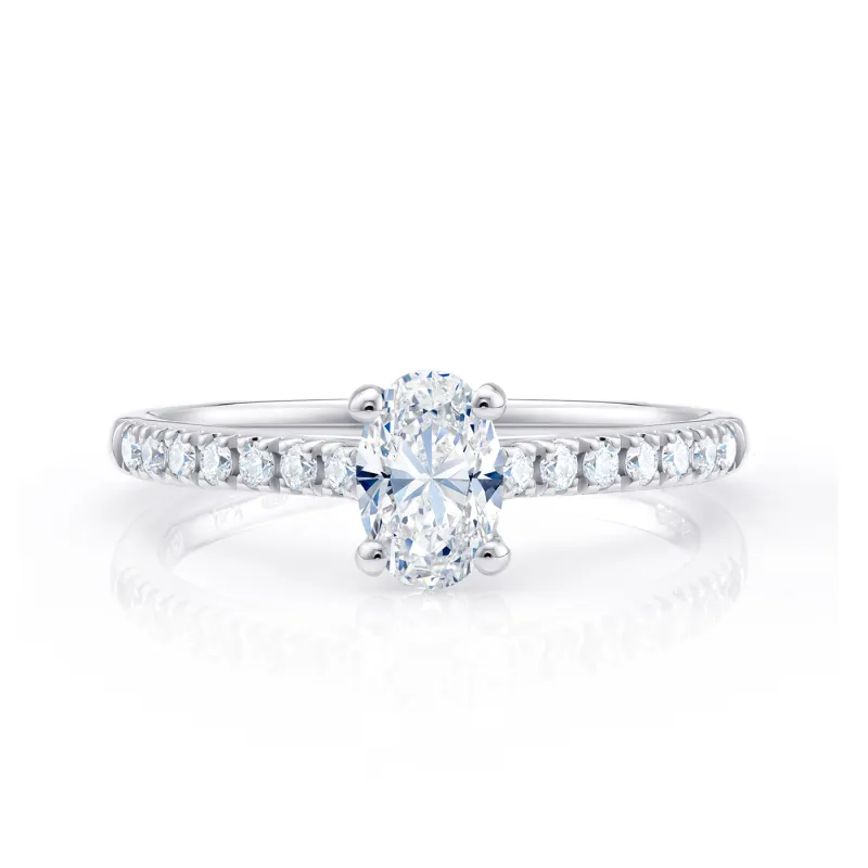 Sortija de oro blanco de 18K con diamante oval 0,30 ct d vs1