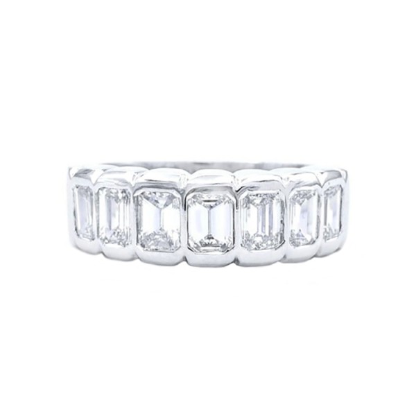 alianza de diamantes talla esmeralda