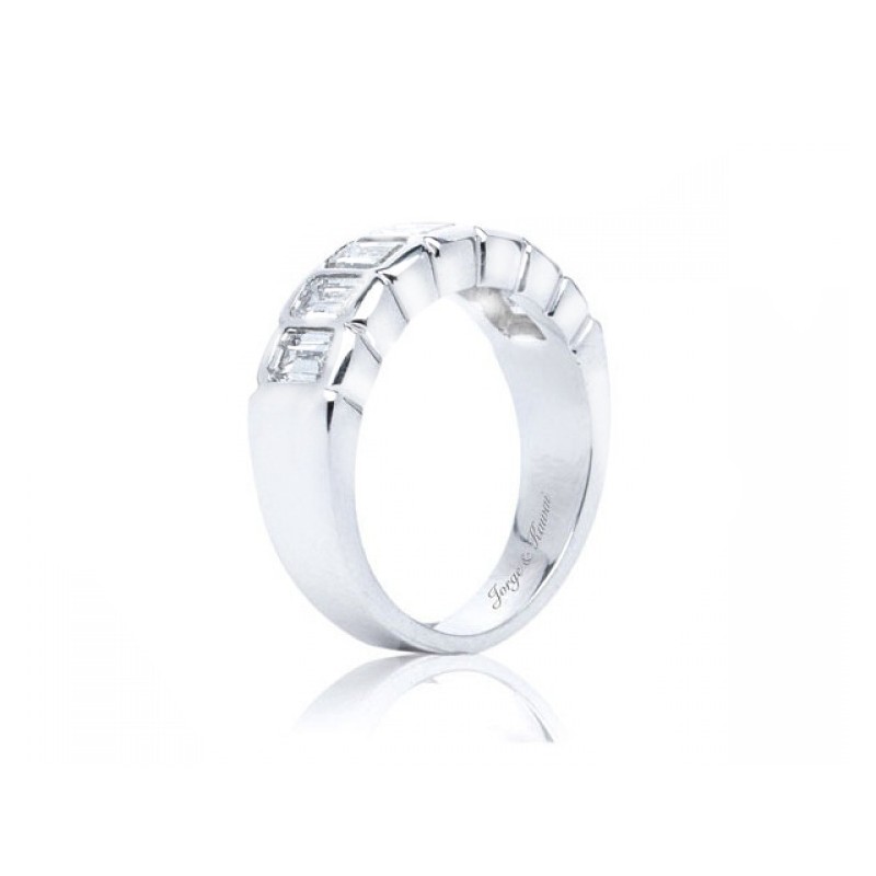 alianza de diamantes talla esmeralda