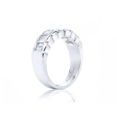 alianza de diamantes talla esmeralda