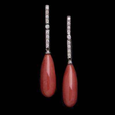 pendientes de coral y brillantes