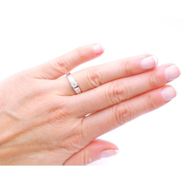 sortija-zen-unisex-con-brillante-en-oro-blanco-sc115-4