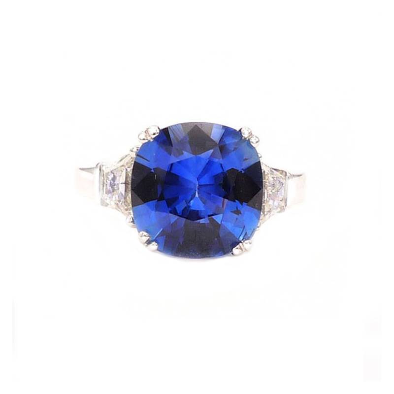 Anillo oro blanco con zafiro azul terciopelo talla cushion con diamantes de primera calidad