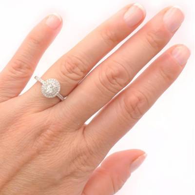 Sortija "Sakura" oro blanco 18k con orla de brillantes-2