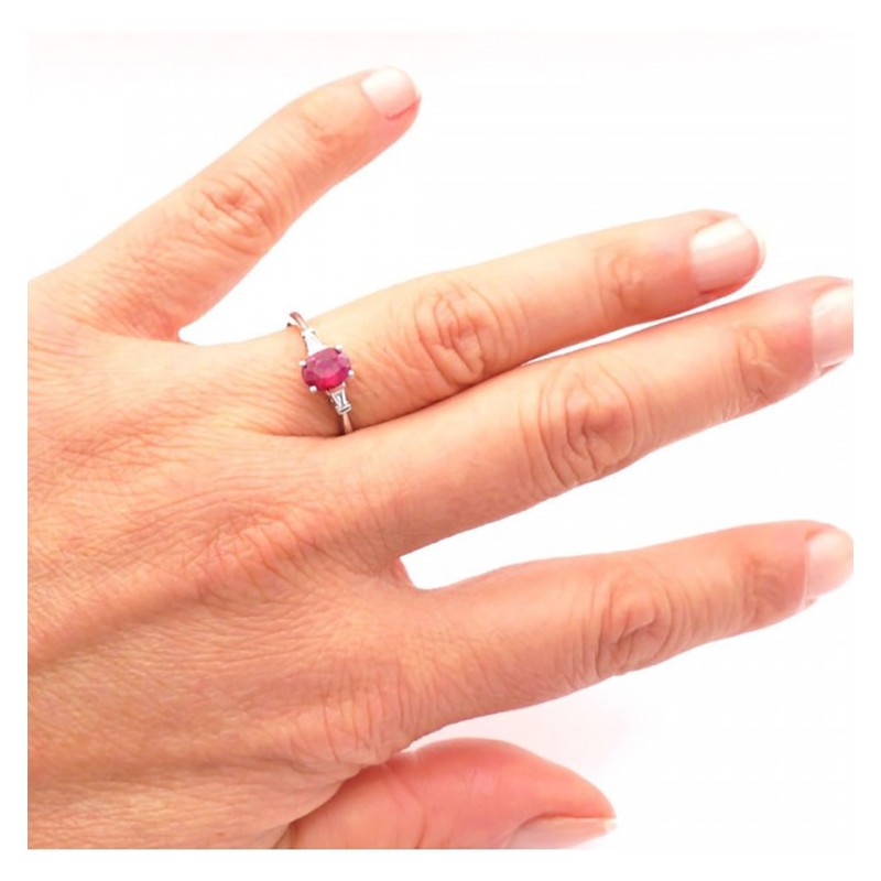 anillo rubí red florida mano