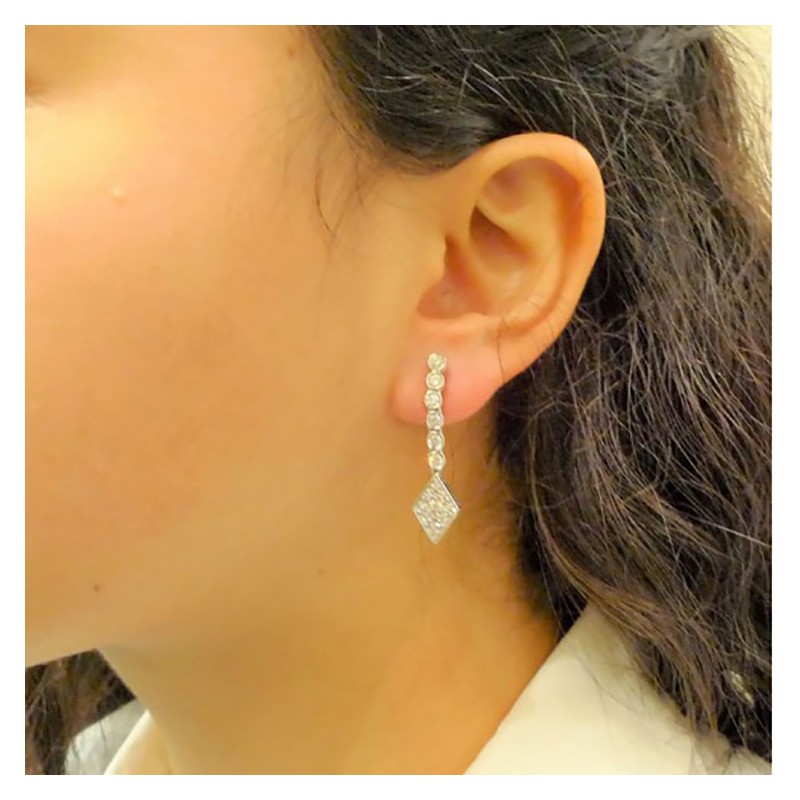 pendientes largos en modelo