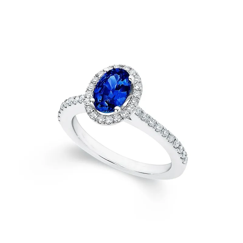imagen de diseño de Anillo  en oro blanco de 18K con zafiro oval de 1.38 cts y diamantes de 0.39 cts de color E/F pureza VS