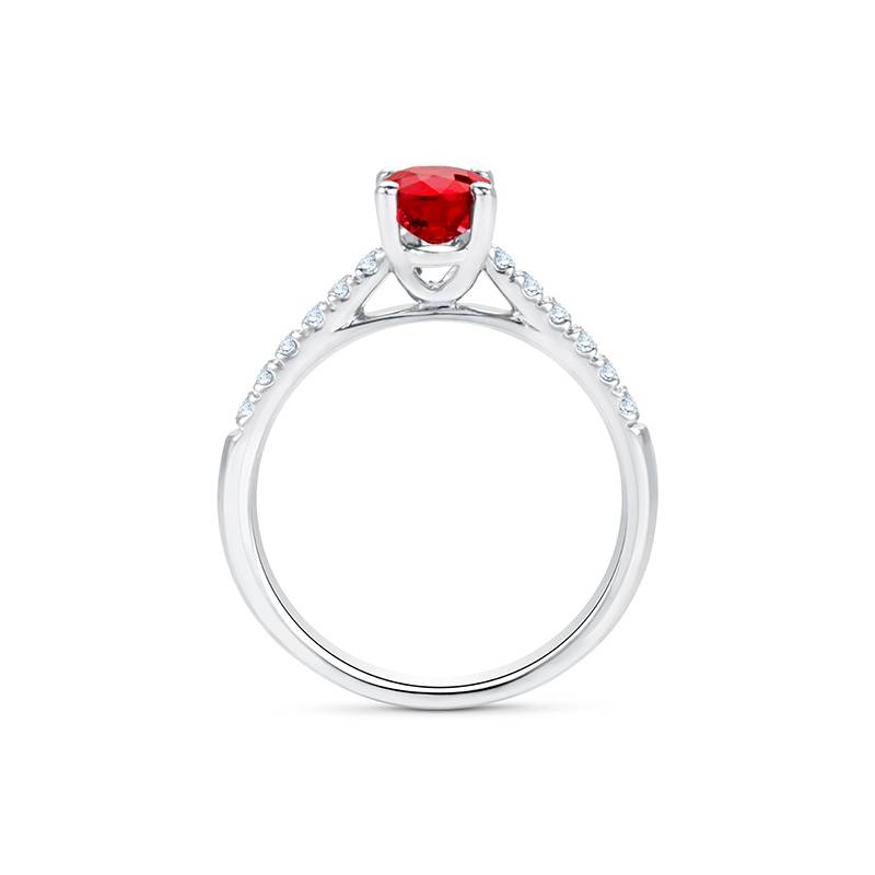 Foto frontal de Solitario de oro de ley de 18K con rubí AAA de 0.70 cts acompañado de diamantes D-VVS