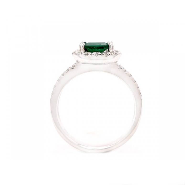 anillo de esmeralda con orla de diamantes en oro blanco