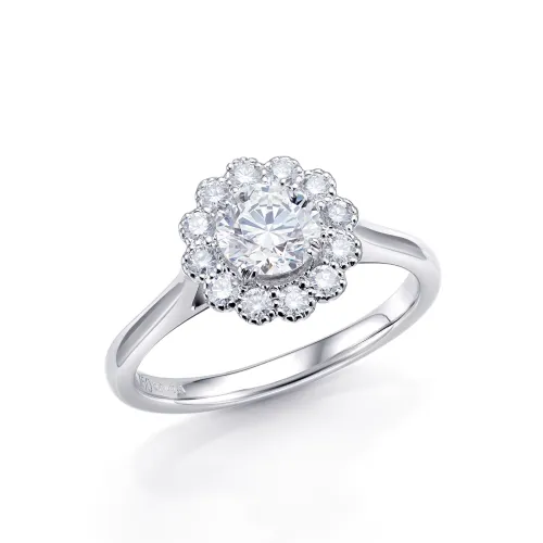 Sortija de promesa en oro blanco de 18K detalle anillo inclinado con orla