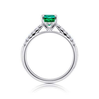 anillo de oro blanco con esmeralda oval y diamantes