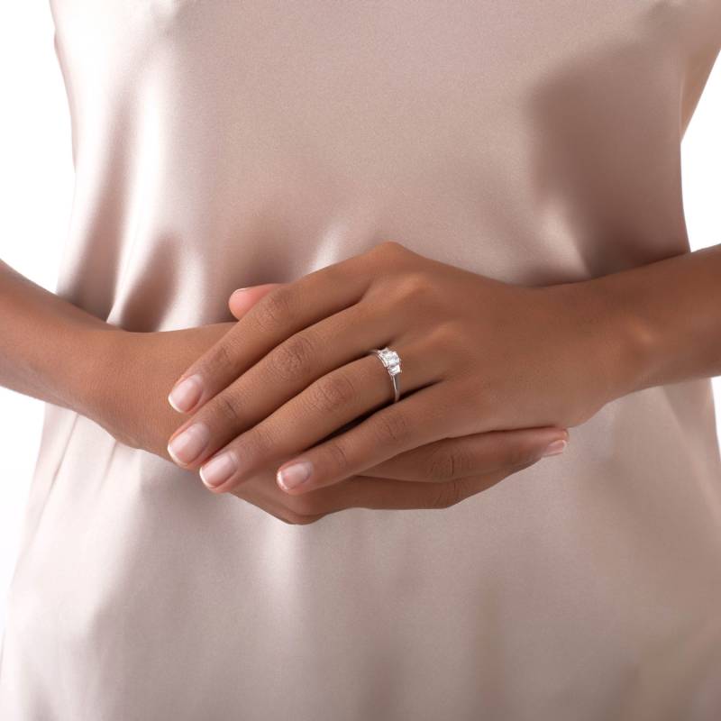 Sortija de oro blanco con tres diamantes trilogy - SRC 23-4