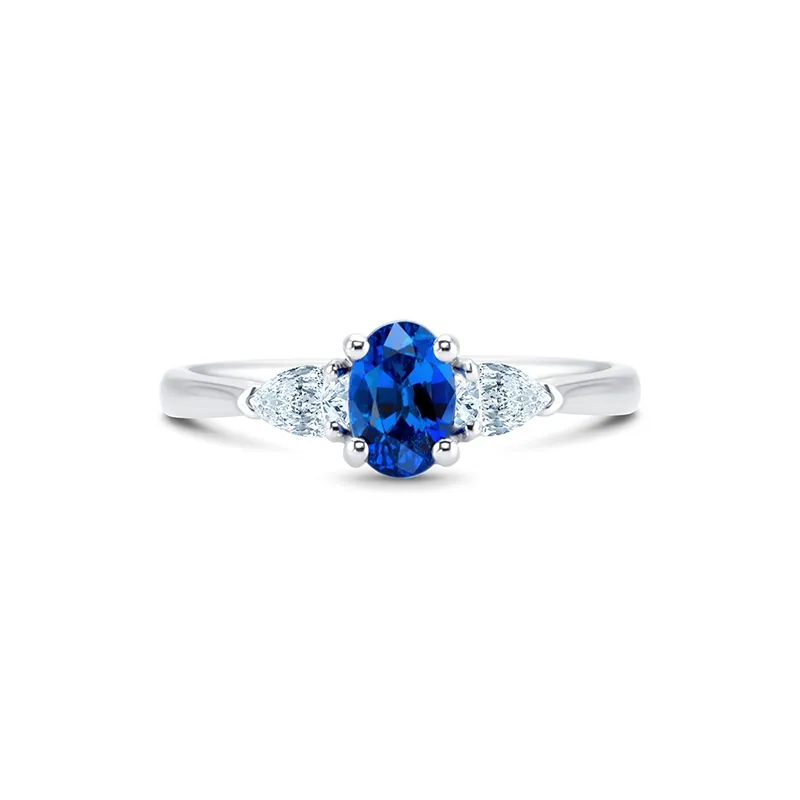 Anillo en oro blanco de 18K con zafiro de peso 0.70 cts acompañado de diamantes F/G VS