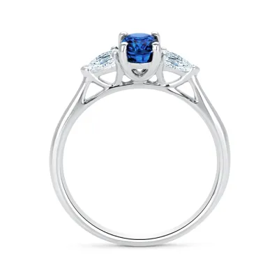 imagen horizontal de Anillo en oro blanco de 18K con zafiro de peso 0.70 cts acompañado de diamantes F/G VS