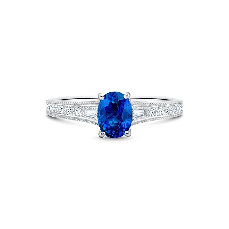Anillo de oro blanco con zafiro oval que se distingue por la calidad de los materiales