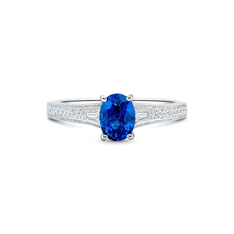 Anillo de oro blanco con zafiro oval de 1.20 cts y brillantes de calidad F/G VS