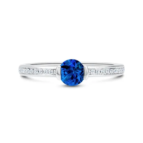 Anillo media alianza de con zafiro azul terciopelo y diamantes con un exquisito color y belleza