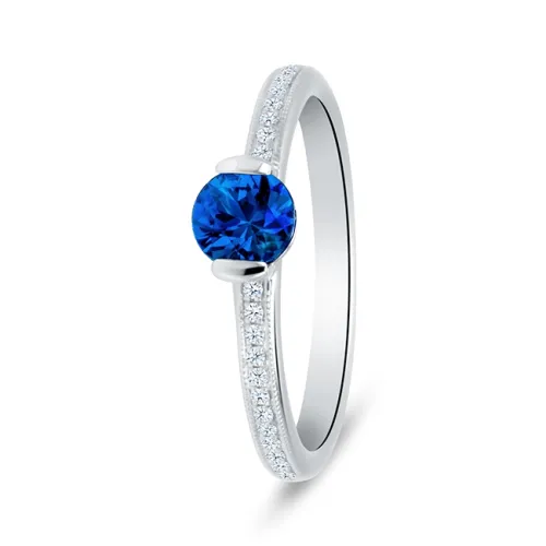 imagen de Anillo media alianza de con zafiro azul terciopelo y diamantes con un exquisito color y belleza