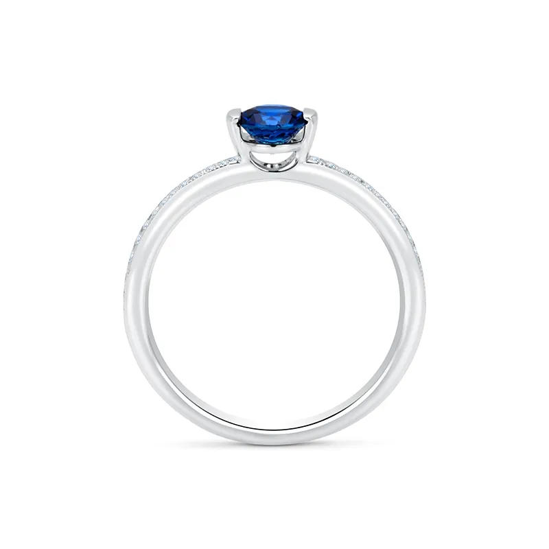 fotografía de Anillo media alianza de con zafiro azul terciopelo y diamantes con un exquisito color y belleza