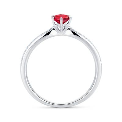 fotogravia vista frontal de Anillo realizado en oro blanco 18K con diamantes en el brazo y rubi redondo burma de 0.50 cts