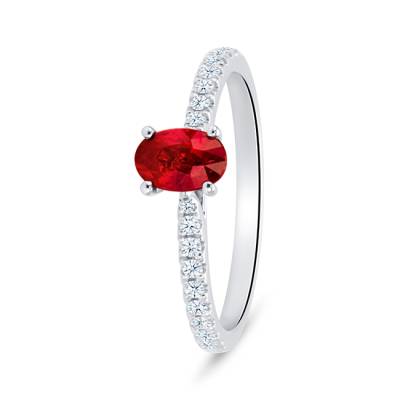 imagen lateral de Anillo de oro 18k con rubí rojo vivido de 0.69cts acompañado de diamantes en el brazo F/E- vs-vvs
