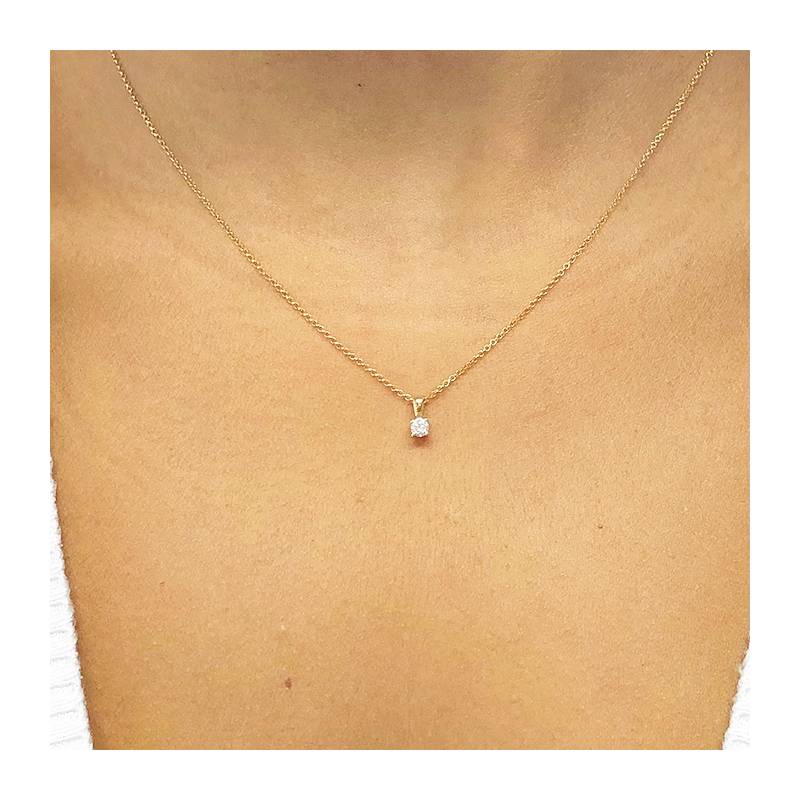 Colgante de oro amarillo 18k con diamante de 0.10 cts o superior-2