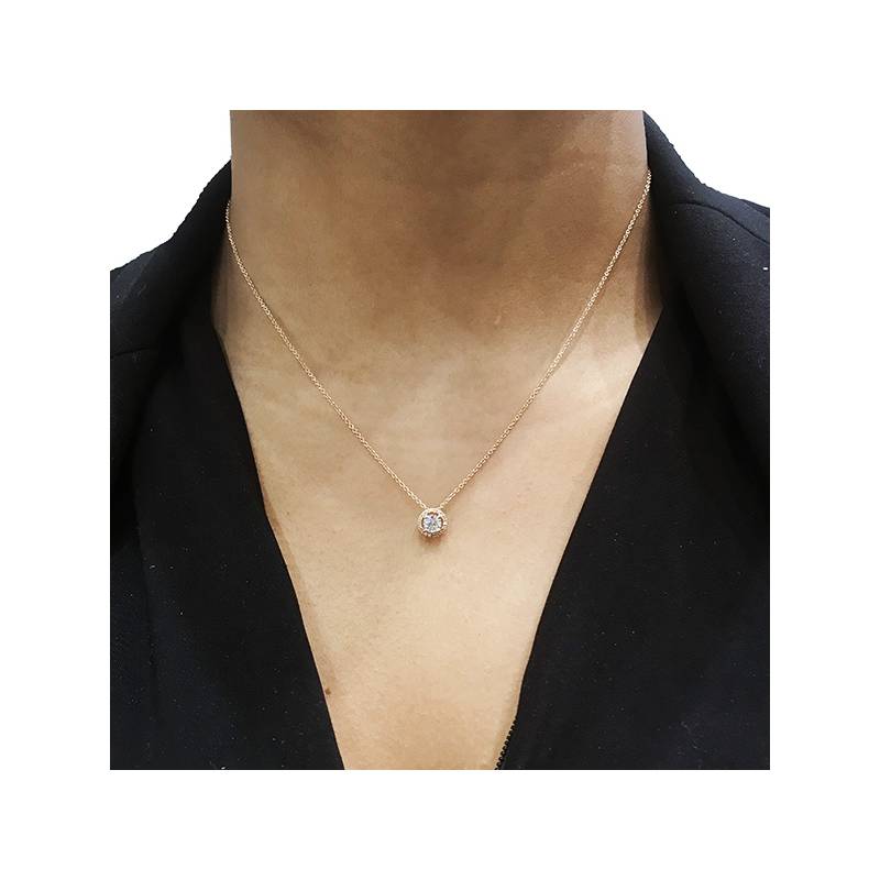 Collar de oro amarillo de 18k y diamantes con diseño en rosetón-2