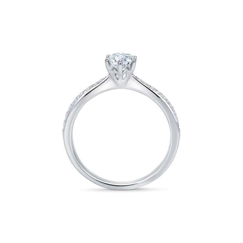 Oro de 18kts en este precio solitario que se acompaña de gemas en el brazo para dar y brillo a la joya. Ideal para cualquier oca