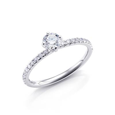 Foto de Anillo de pedida con diamante central y brillantes pequeños en el brazo en oro blanco