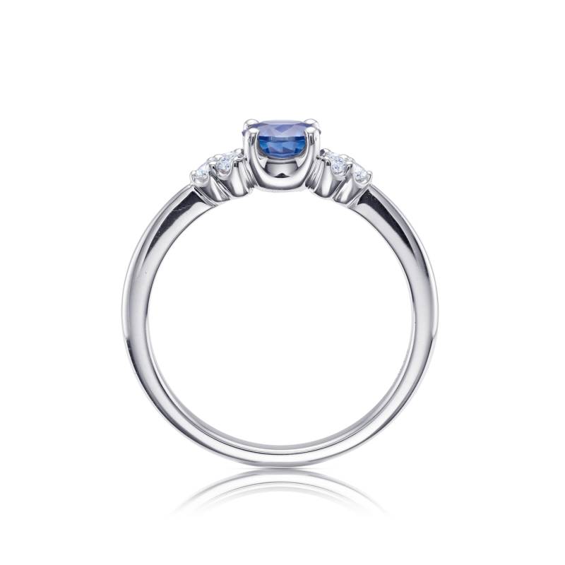 anillo de zafiro azul con diamantes laterales de sencillo diseño elegante - Jorge Juan Joyeros