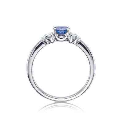 anillo de zafiro azul con diamantes laterales de sencillo diseño elegante - Jorge Juan Joyeros