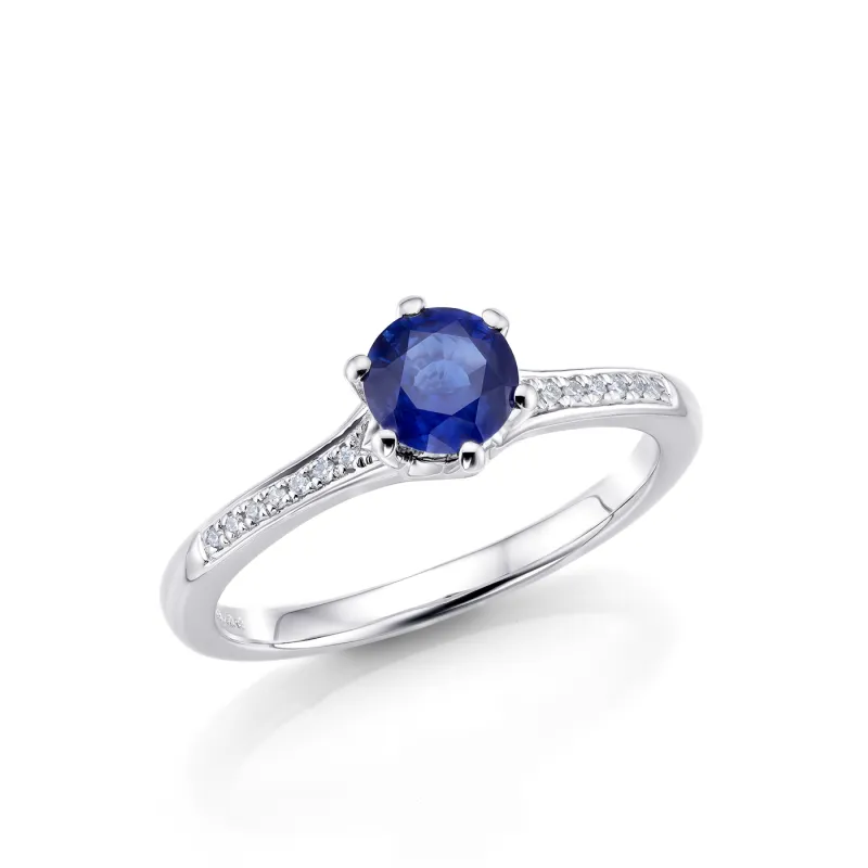 imagen Anillo de oro blanco de 18k con zafiro azul de 0.46 cts y diamantes de peso  0.06 cts