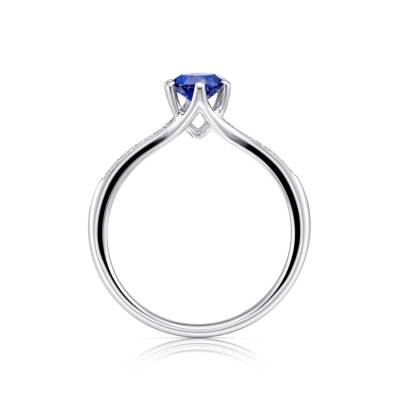 anillo de oro blanco con zafiro y brillantes a los lados - Jorge Juan Joyeros