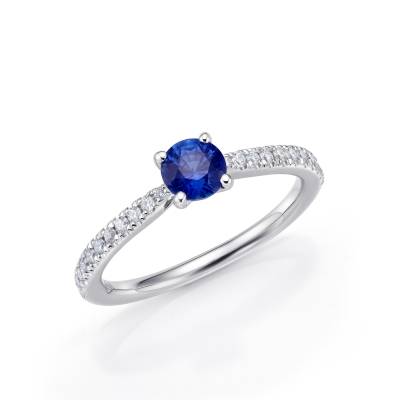anillo sencillo en oro blanco con zafiro redondo de color azul profundo - Jorge Juan Joyeros