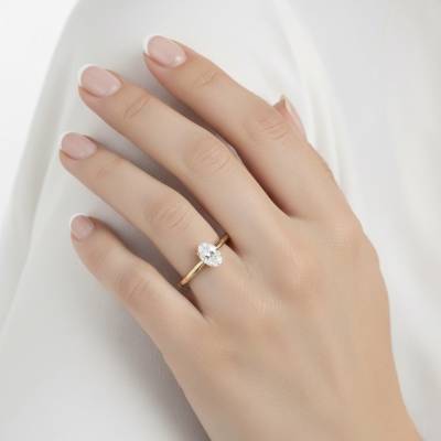 anillo mano diamante oval