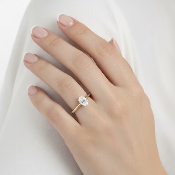 Anillo "Golden Solitaire" con Diamante Oval y oro amarillo18k