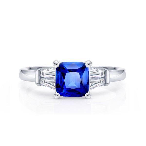 Anillo Royal Blue Cushion con diamantes en oro blanco 18k