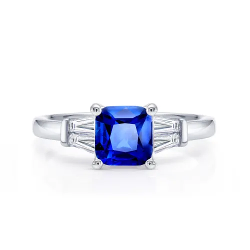 Sortija con zafiro azul y diamantes en oro blanco