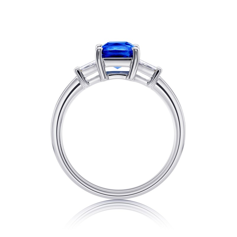 Anillo de zafiro azul en oro blanco de calidad Royal y diamantes en talla Cushion