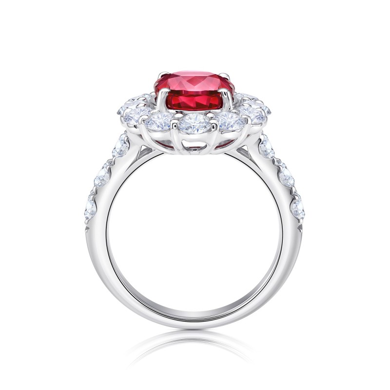 "Red Beauty" Rubí oval y Brillantes en oro blanco 18K