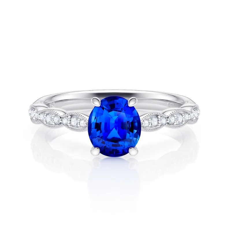 Anillo de oro 18K con zafiro oval de 1.19 ct y 18 Brillantes de 0.14 ct GVS