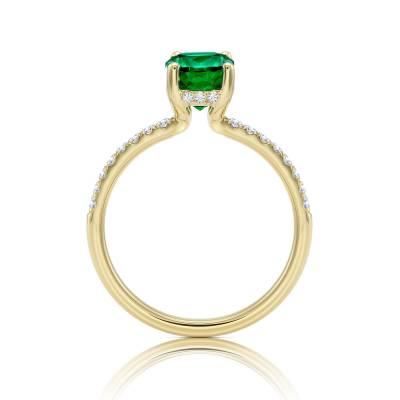 anillo de oro amarillo con esmeralda y diamantes