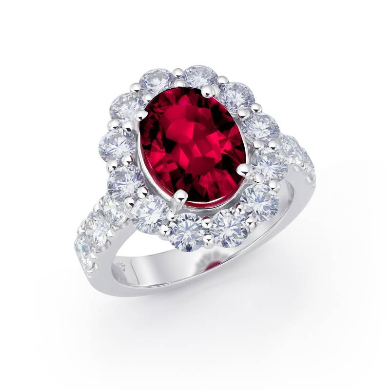 foto de Anillo realizado en oro blanco 18K con rubí burma de 4,21cts y 18 Brillantes: 2.48 ct F-VS