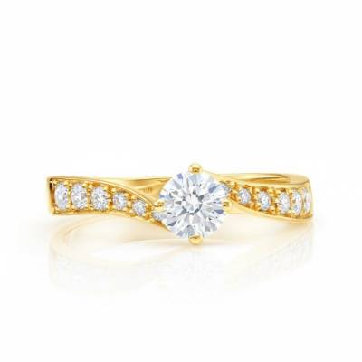 anillo de oro amarillo con brillantes