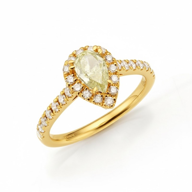 anillo con un diamante amarillo natural y brillantes blancos en el brazo