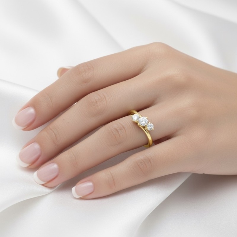 anillo mano tres brillantes