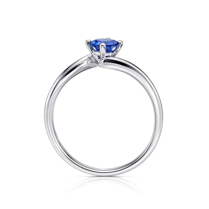 foto anillo de oro blanco solitario de 18K con zafiro azul natural Royal Blue de 0.50 cts