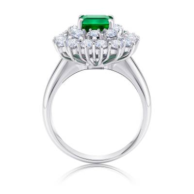 anillo esmeralda y orla de brillantes