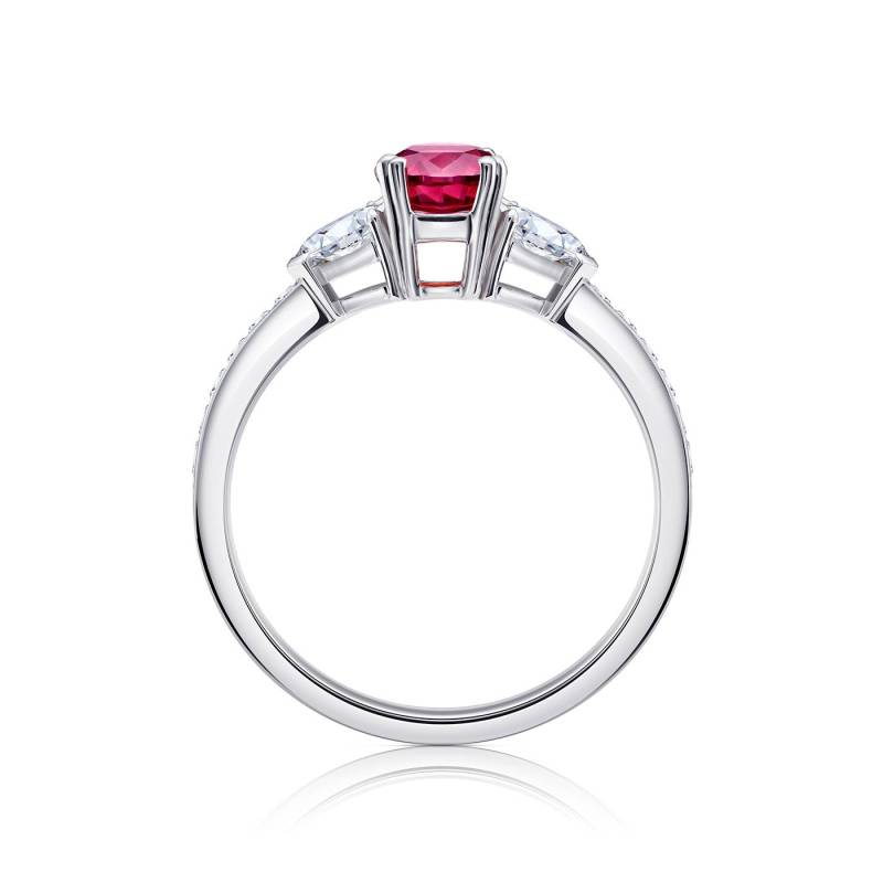 anillo rubi sangre de pichón y diamantes