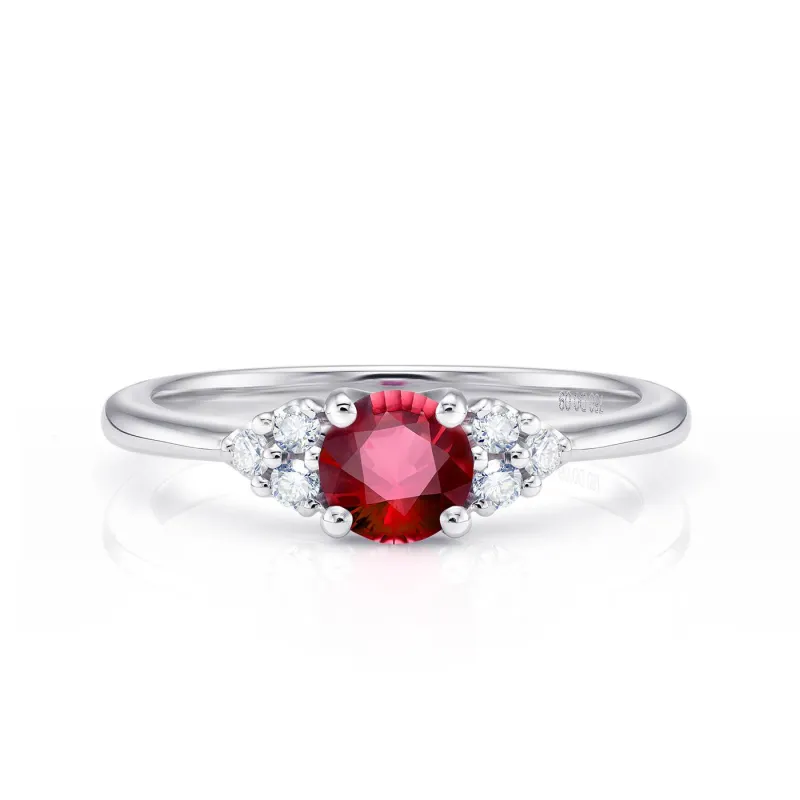 Anillo de oro blanco 18K con Rubí de 0.27 cts y brillantes 0.09 cts Modeo Rubi Round
